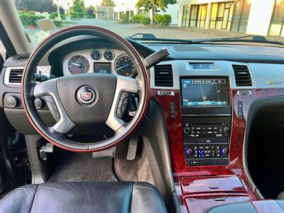 2011 Cadillac Escalade  4WD - Photo 9 - Auburn, WA 98002