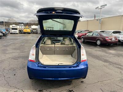 2010 Toyota Prius IV   - Photo 8 - Auburn, WA 98002