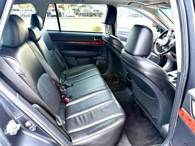2010 Subaru Outback 2.5i Limited   - Photo 12 - Auburn, WA 98002