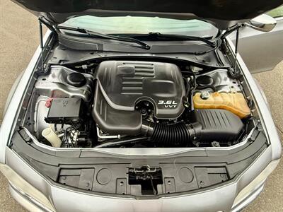 2014 Chrysler 300C   - Photo 14 - Auburn, WA 98002