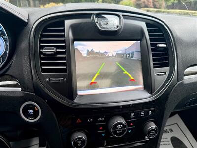 2014 Chrysler 300C   - Photo 12 - Auburn, WA 98002