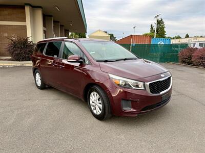 2018 Kia Sedona LX   - Photo 2 - Auburn, WA 98002