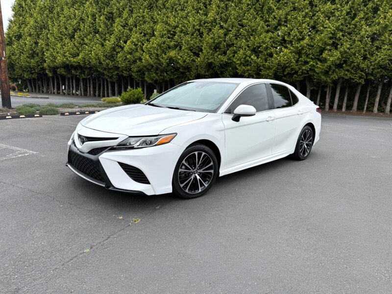 2019 Toyota Camry SE  
