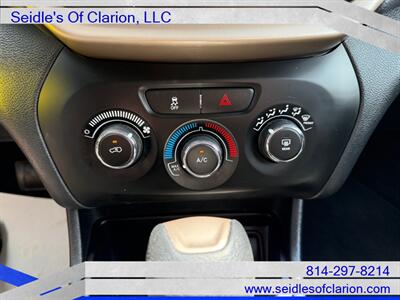 2018 Jeep Cherokee Latitude   - Photo 17 - Clarion, PA 16214