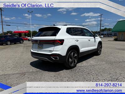 2025 Volkswagen Taos SE 4Motion   - Photo 5 - Clarion, PA 16214