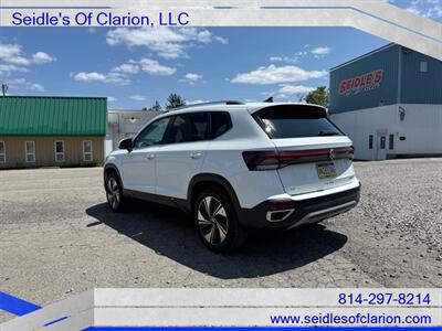 2025 Volkswagen Taos SE 4Motion   - Photo 7 - Clarion, PA 16214