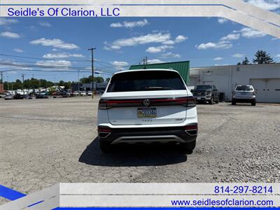 2025 Volkswagen Taos SE 4Motion   - Photo 6 - Clarion, PA 16214