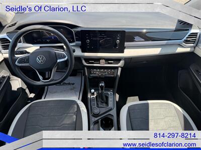 2025 Volkswagen Taos SE 4Motion   - Photo 14 - Clarion, PA 16214