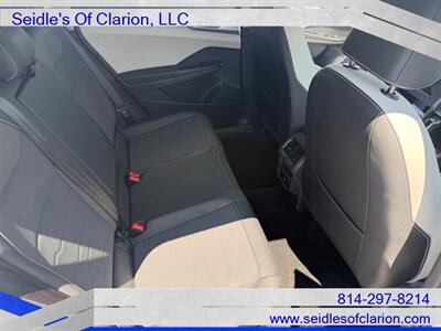 2025 Volkswagen Taos SE 4Motion   - Photo 12 - Clarion, PA 16214