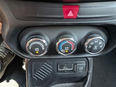 2017 Jeep Renegade Latitude   - Photo 15 - Knoxville, TN 37919