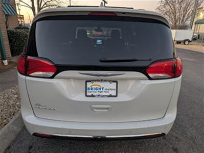 2017 Chrysler Pacifica Touring-L   - Photo 5 - Knoxville, TN 37919