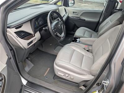 2017 Toyota Sienna XLE 8-Passenger   - Photo 8 - Knoxville, TN 37919