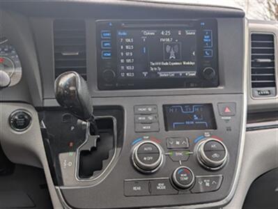 2017 Toyota Sienna XLE 8-Passenger   - Photo 15 - Knoxville, TN 37919