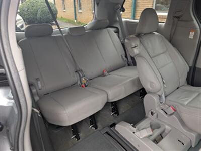 2017 Toyota Sienna XLE 8-Passenger   - Photo 30 - Knoxville, TN 37919
