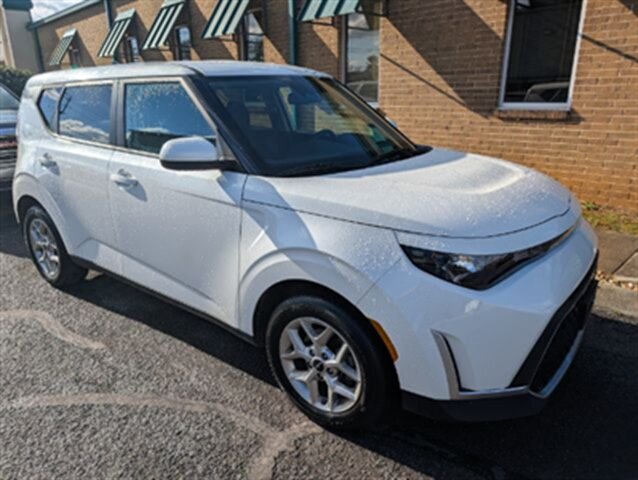 2024 Kia Soul LX  