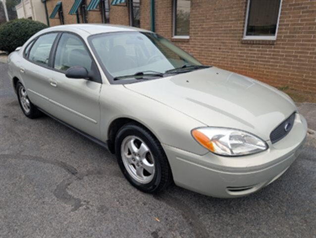 2007 Ford Taurus SE's photo