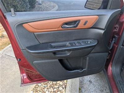 2017 Chevrolet Traverse LT   - Photo 7 - Knoxville, TN 37919