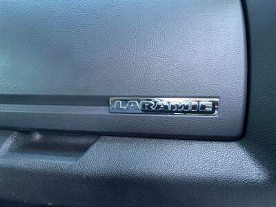 2018 RAM 1500 Laramie Crew Cab 4x4 - Photo 22 - Safford, AZ 85546