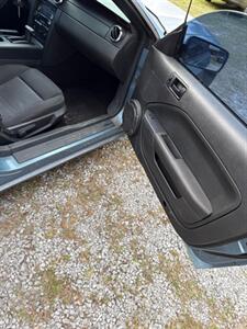 2005 Ford Mustang V6 Deluxe   - Photo 13 - Prichard, AL 36610
