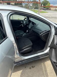 2016 Ford Focus SE   - Photo 8 - Prichard, AL 36610