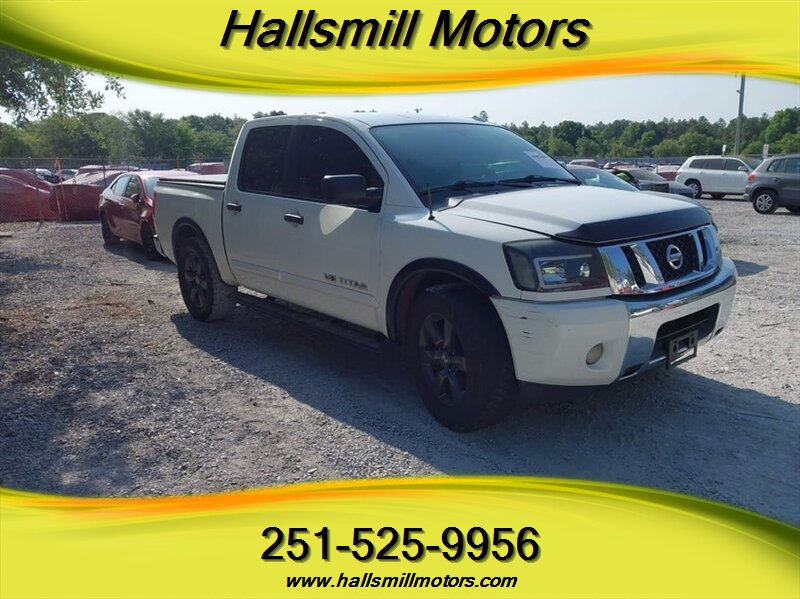 2015 Nissan Titan SV  