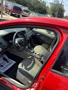 2014 Ford Focus SE   - Photo 5 - Prichard, AL 36610