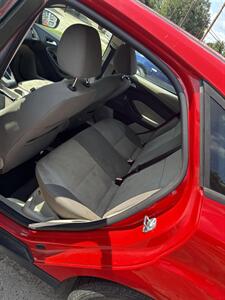 2014 Ford Focus SE   - Photo 6 - Prichard, AL 36610