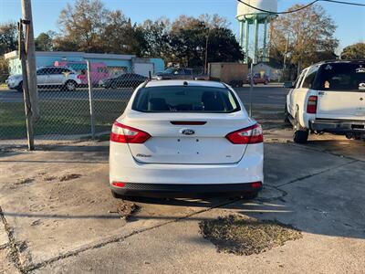 2012 Ford Focus SE   - Photo 2 - Prichard, AL 36610