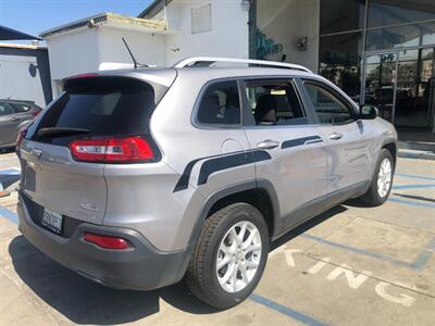 2018 Jeep Cherokee Latitude - Photo 2 - Ontario, CA 91762