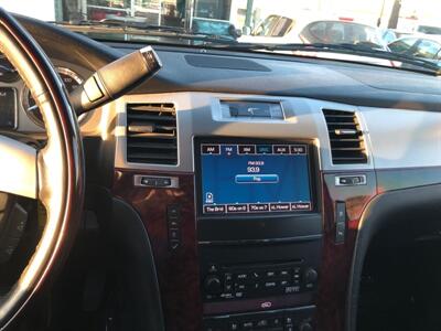 2011 Cadillac Escalade   - Photo 13 - Ontario, CA 91762