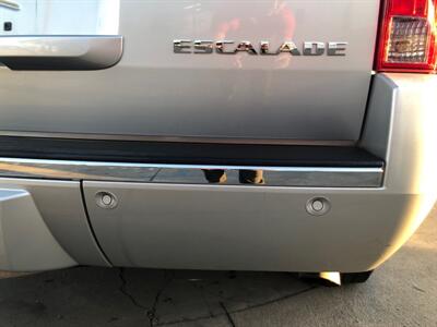 2011 Cadillac Escalade   - Photo 22 - Ontario, CA 91762