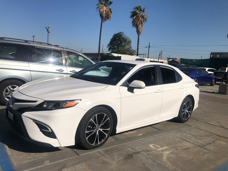 2019 Toyota Camry SE   - Photo 1 - Ontario, CA 91762