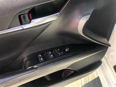 2019 Toyota Camry SE - Photo 11 - Ontario, CA 91762