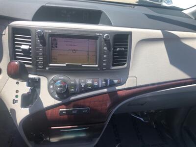 2011 Toyota Sienna XLE 8-Passenger  XLE - Photo 15 - Ontario, CA 91762