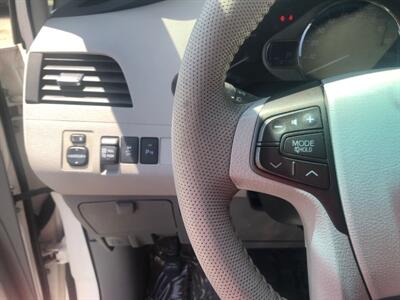 2011 Toyota Sienna XLE 8-Passenger  XLE - Photo 11 - Ontario, CA 91762