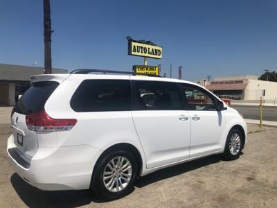 2011 Toyota Sienna XLE 8-Passenger  XLE - Photo 2 - Ontario, CA 91762