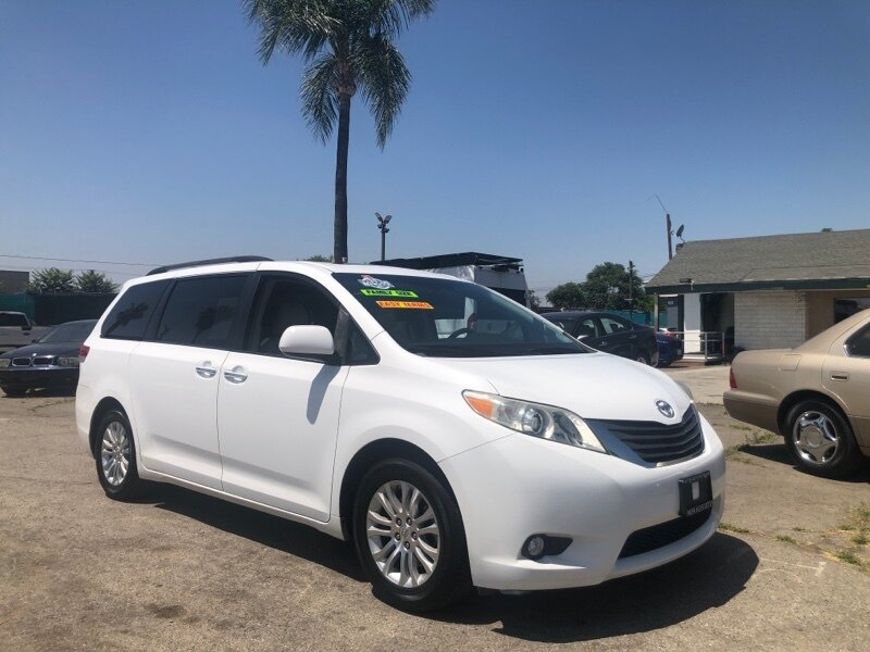 2011 Toyota Sienna XLE 8-Passenger XLE - Photo 1 - Ontario, CA 91762