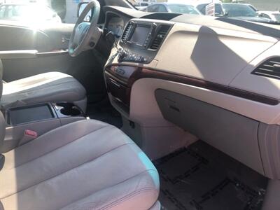 2011 Toyota Sienna XLE 8-Passenger  XLE - Photo 17 - Ontario, CA 91762