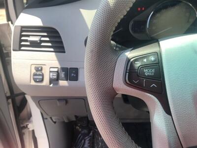 2011 Toyota Sienna XLE 8-Passenger  XLE - Photo 11 - Ontario, CA 91762