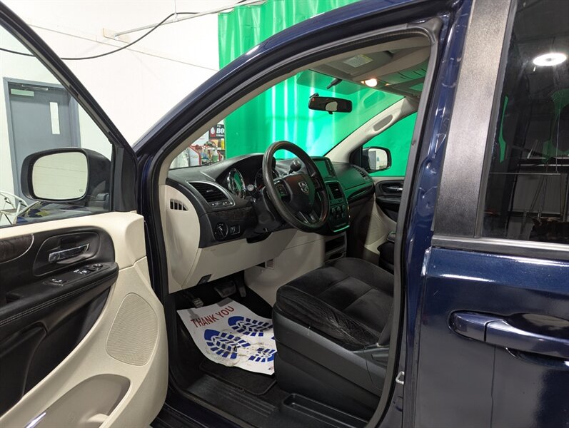 2014 Dodge Grand Caravan SXT   - Photo 7 - Calgary, AB T2B 2Y9