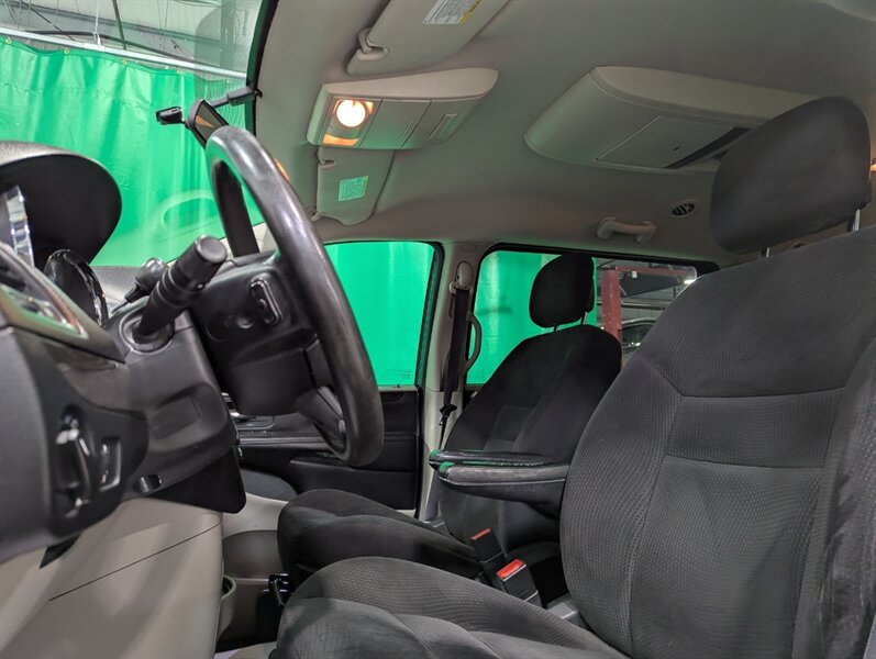 2014 Dodge Grand Caravan SXT   - Photo 12 - Calgary, AB T2B 2Y9