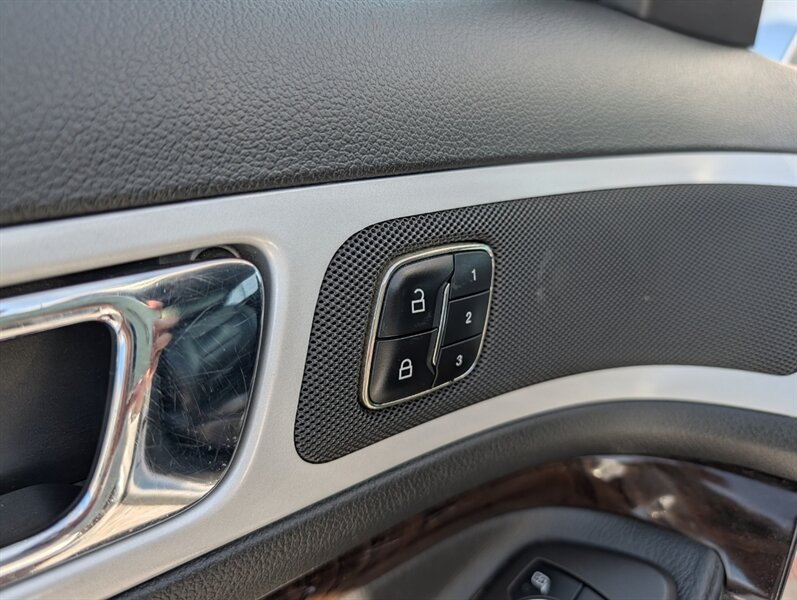 2013 Ford Explorer Limited - Photo 12 - Calgary, AB T2B 2Y9