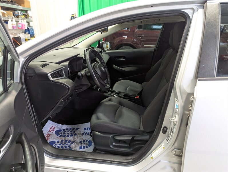 2020 Toyota Corolla LE - Photo 8 - Calgary, AB T2B 2Y9