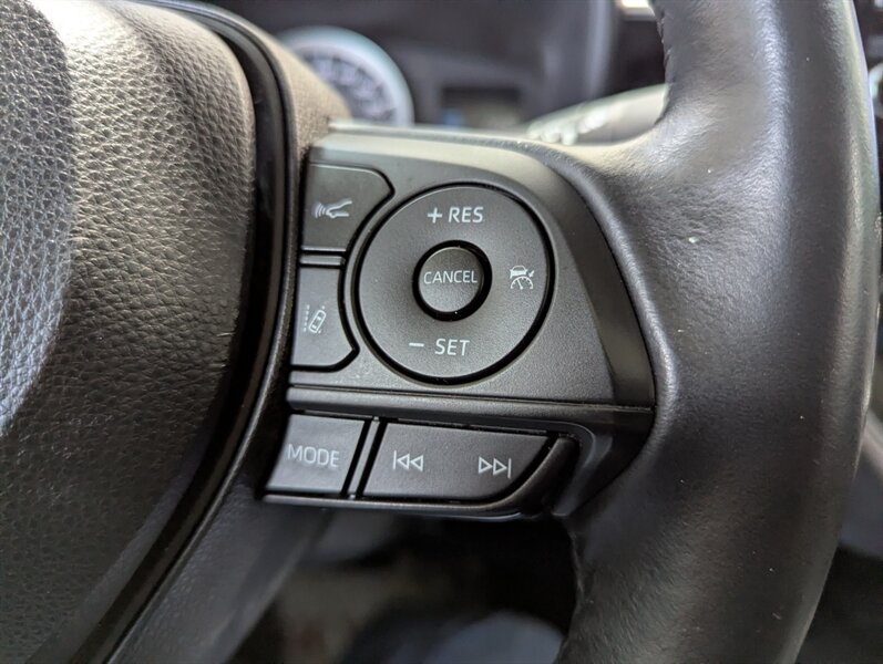 2020 Toyota Corolla LE - Photo 16 - Calgary, AB T2B 2Y9
