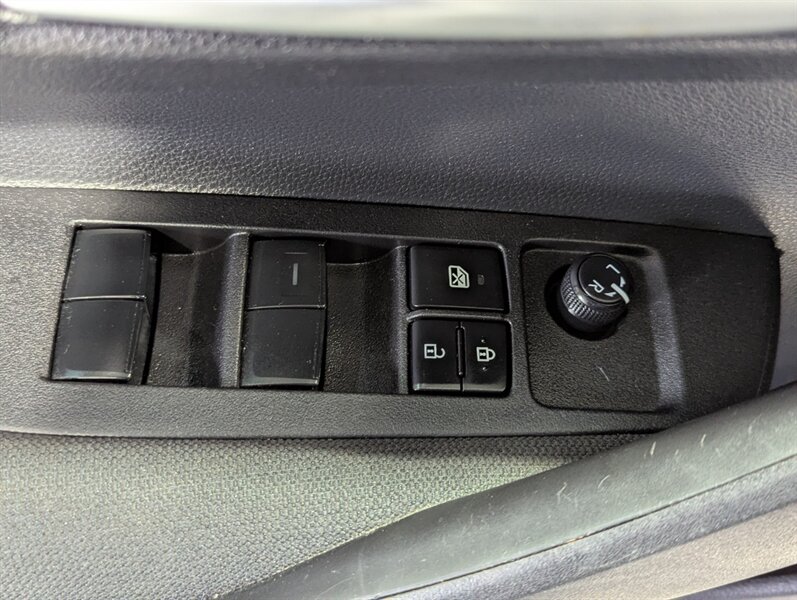 2020 Toyota Corolla LE - Photo 9 - Calgary, AB T2B 2Y9