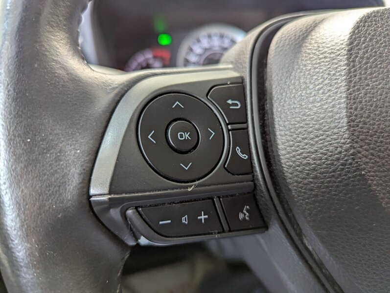 2020 Toyota Corolla LE - Photo 15 - Calgary, AB T2B 2Y9