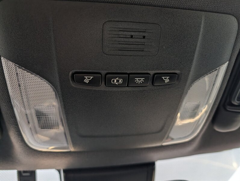 2022 Toyota Corolla SE - Photo 31 - Calgary, AB T2B 2Y9