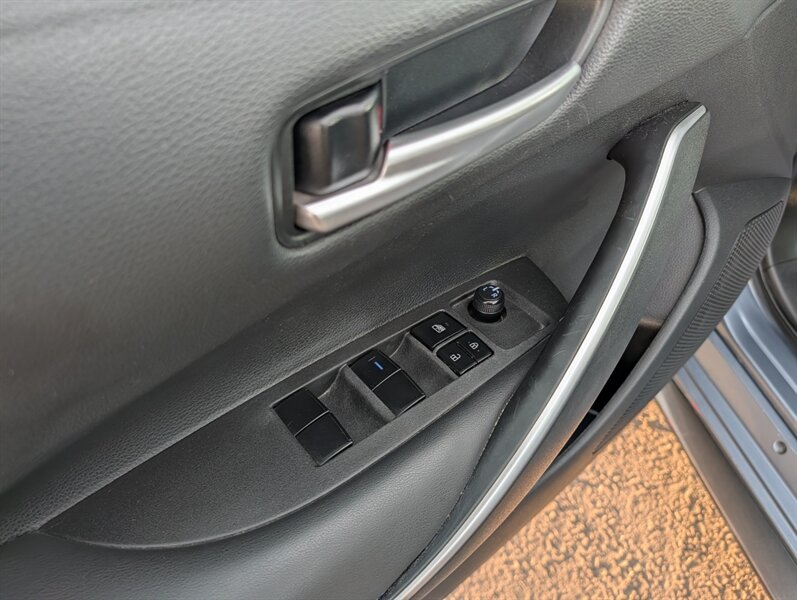 2022 Toyota Corolla SE - Photo 16 - Calgary, AB T2B 2Y9