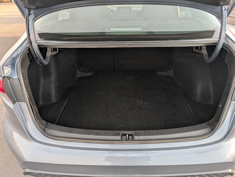 2022 Toyota Corolla SE - Photo 33 - Calgary, AB T2B 2Y9