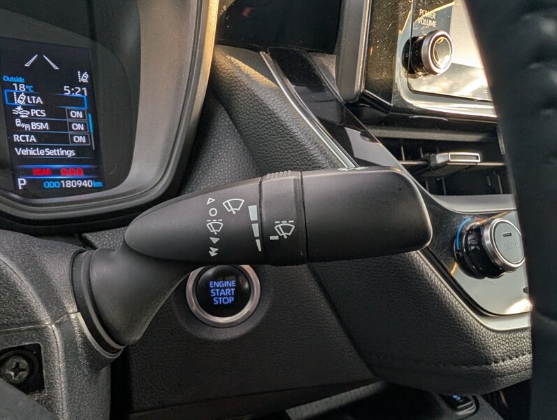 2022 Toyota Corolla SE - Photo 21 - Calgary, AB T2B 2Y9